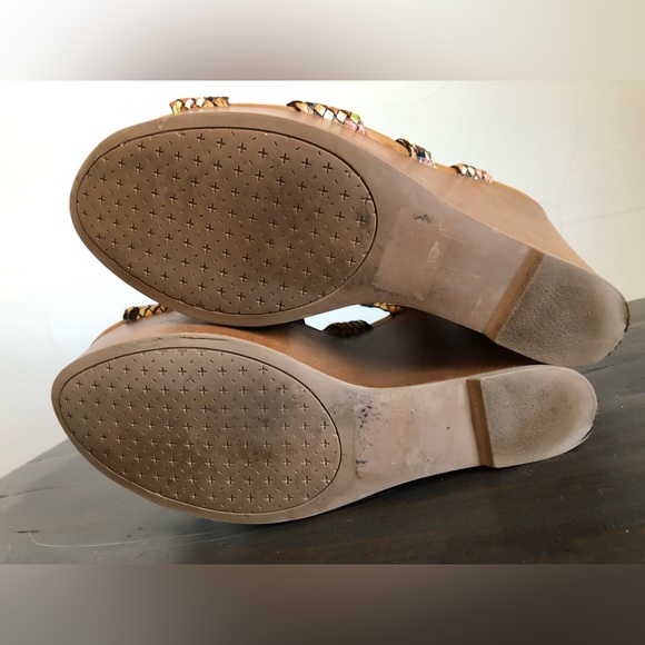 5 1/2” platform sandals size 9 - Picture 5 of 9